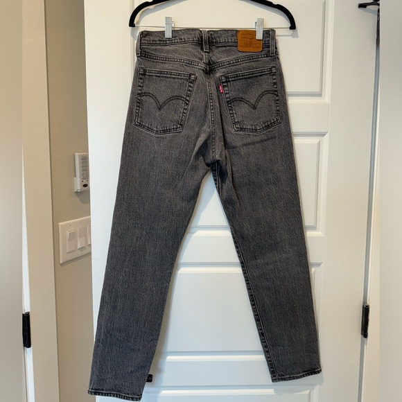 Levi’s Gray Wedgie Jeans - Size 27 - EUC - Picture 2 of 3
